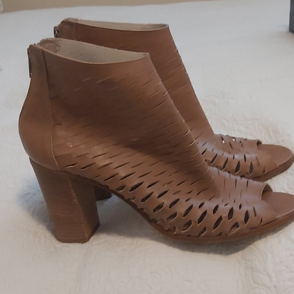 Shoes - Picture 2 of 4